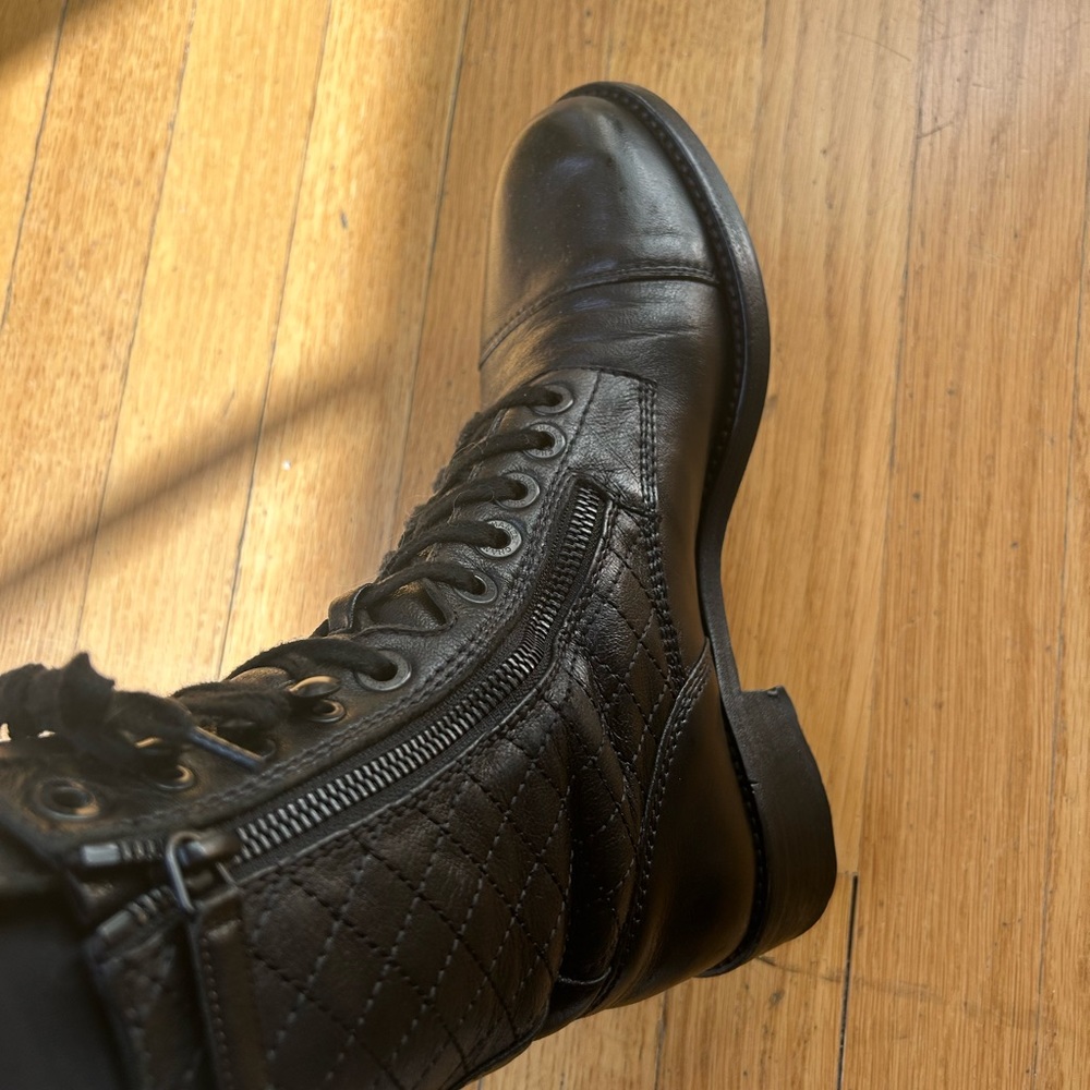 Chanel combat Boot - Picture 4 of 8